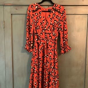 Beautiful Tahari size 6 leopard print dress